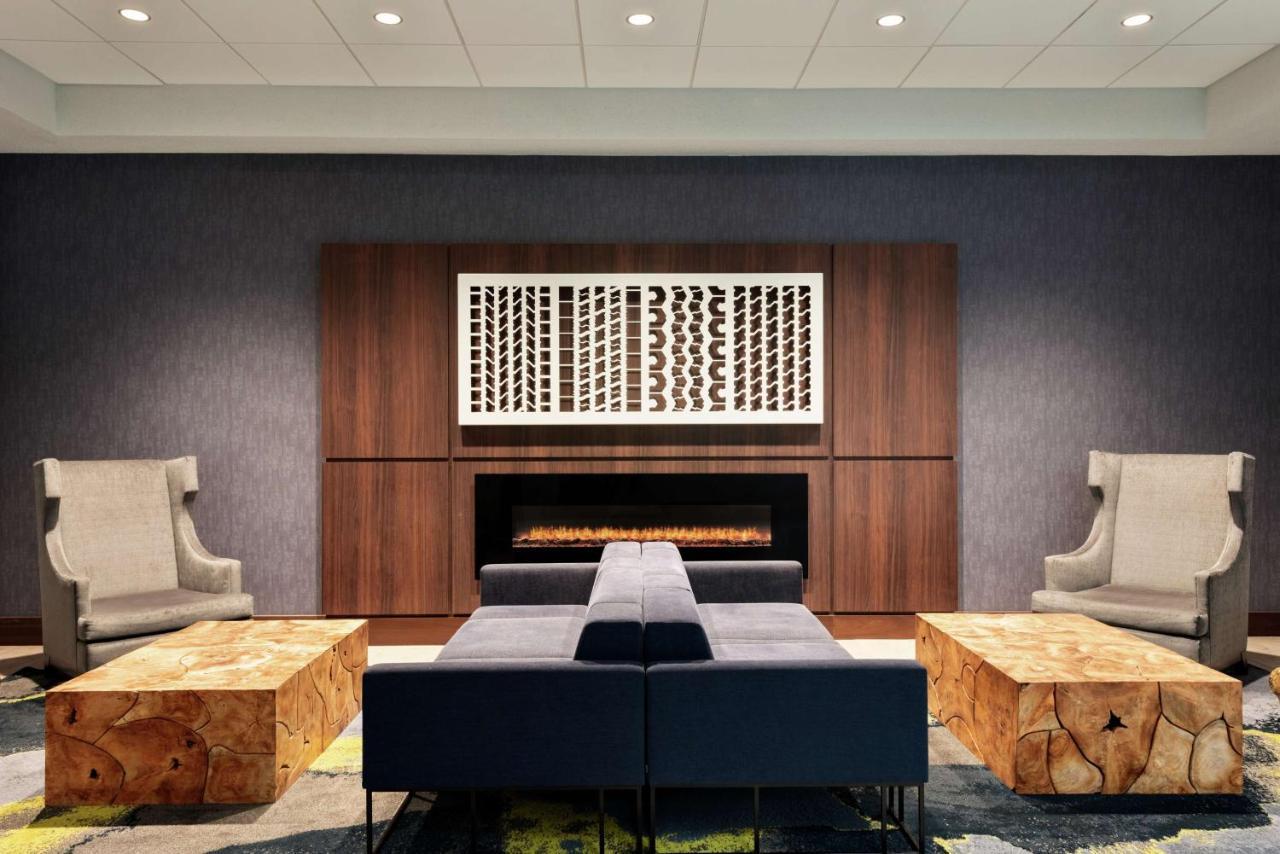 Hotel Embassy By Hilton Downtown Indianapolis