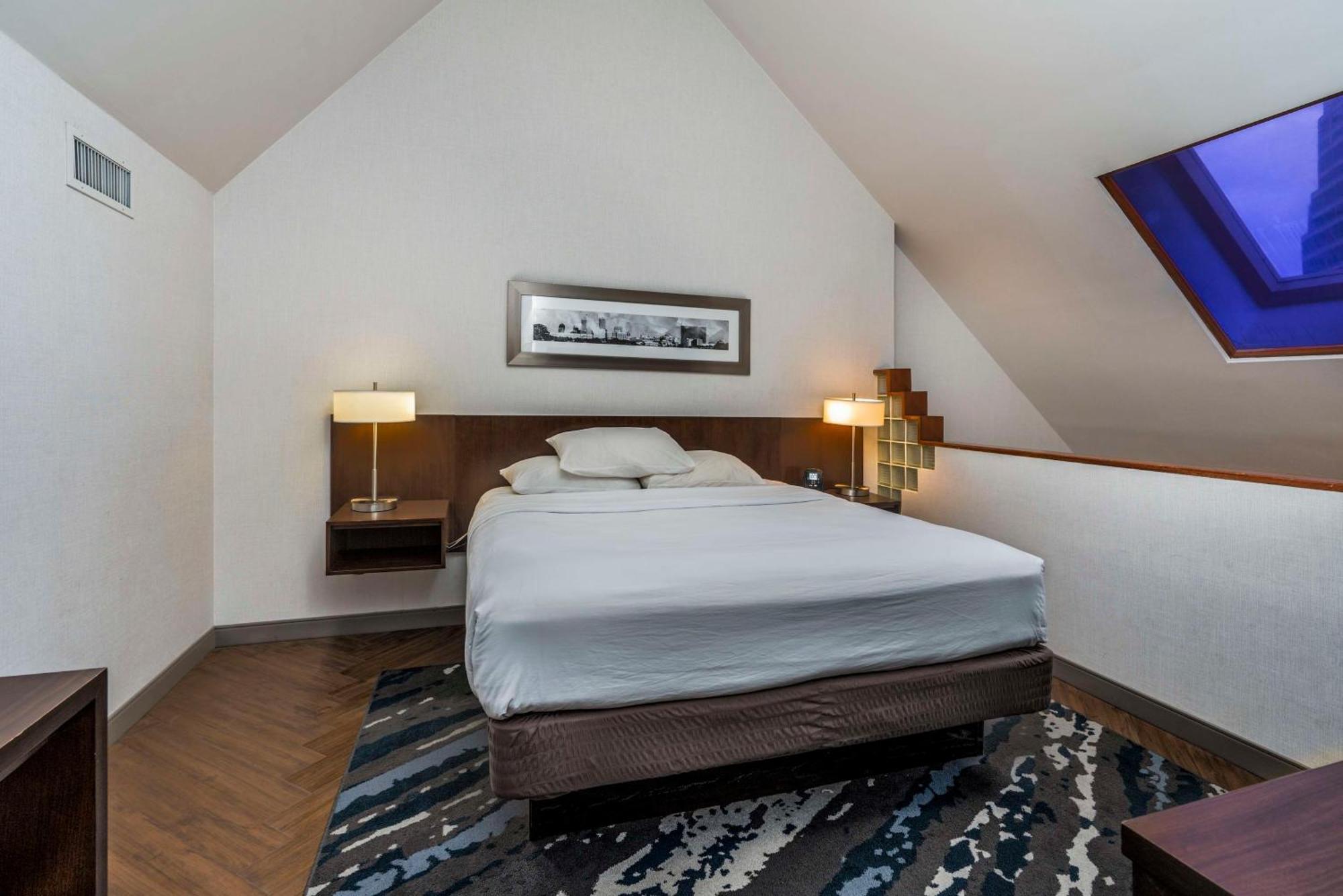 Embassy By Hilton Downtown 3*