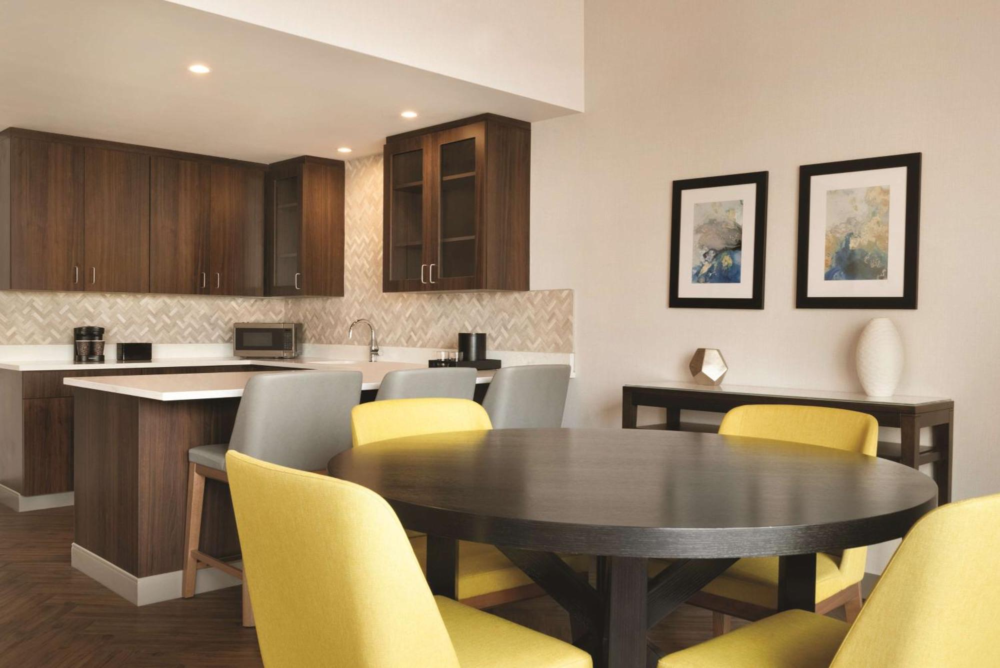 Hotel Embassy By Hilton Downtown 3*