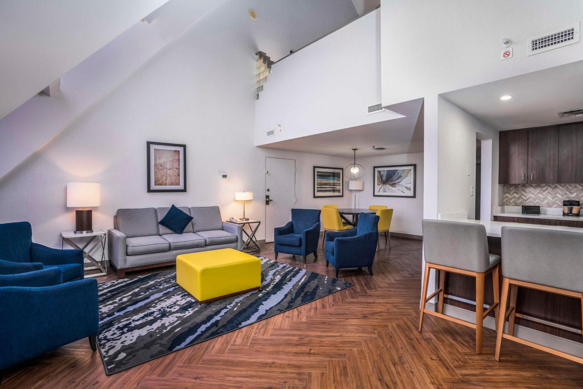 Hotel Embassy By Hilton Downtown Indianapolis
