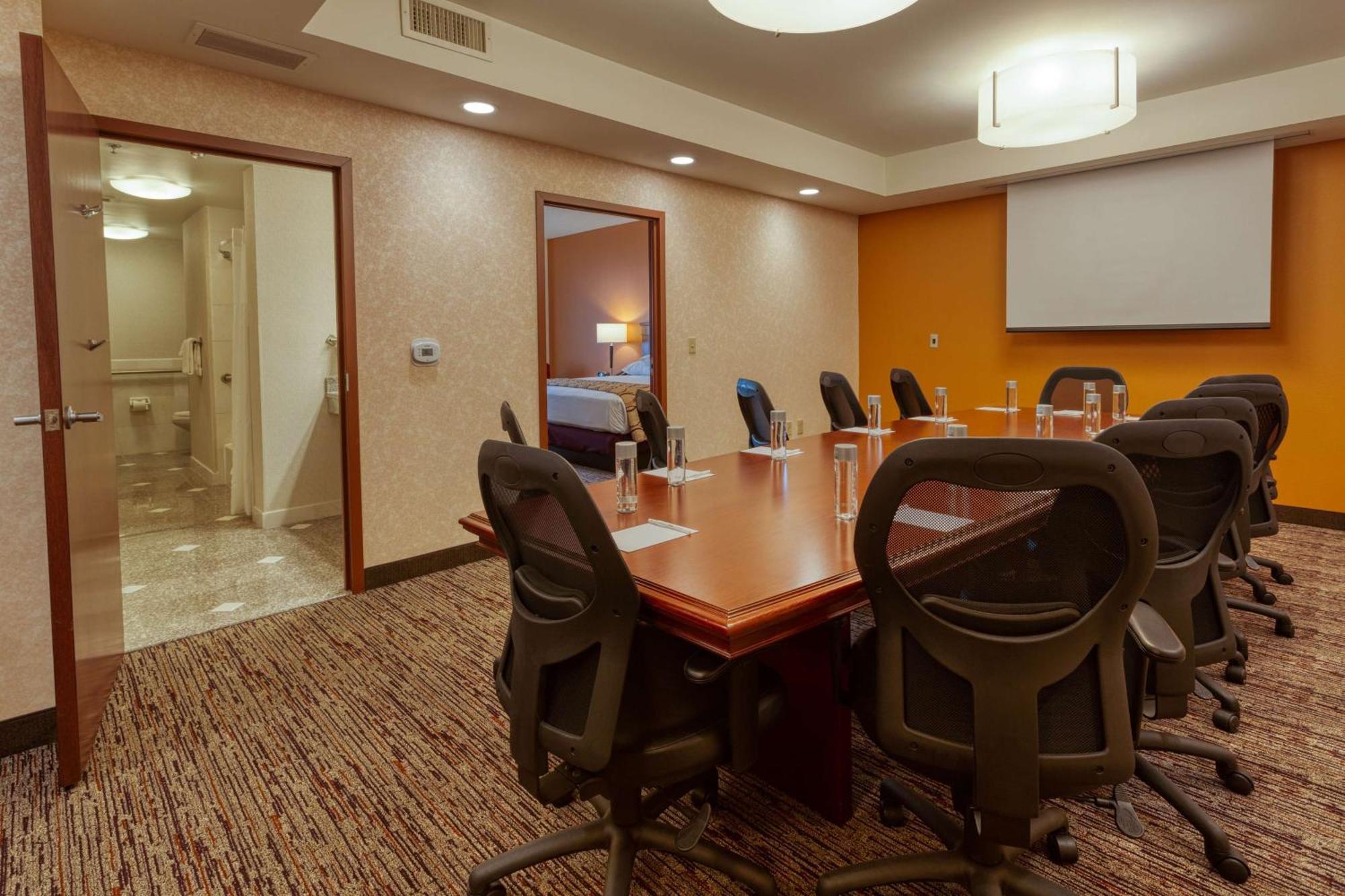 Hotel Drury & Northeast Indianapolis