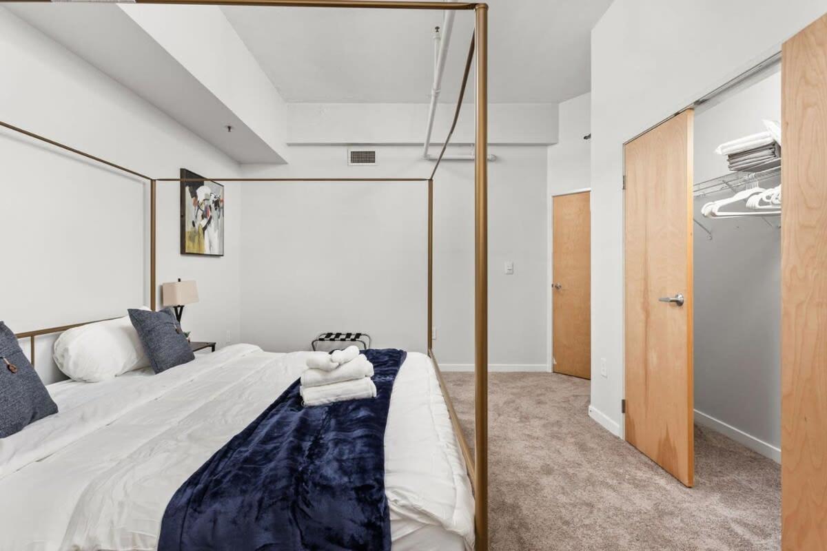 Modern Downtown 2br 2ba By Cozysuites Indianapolis