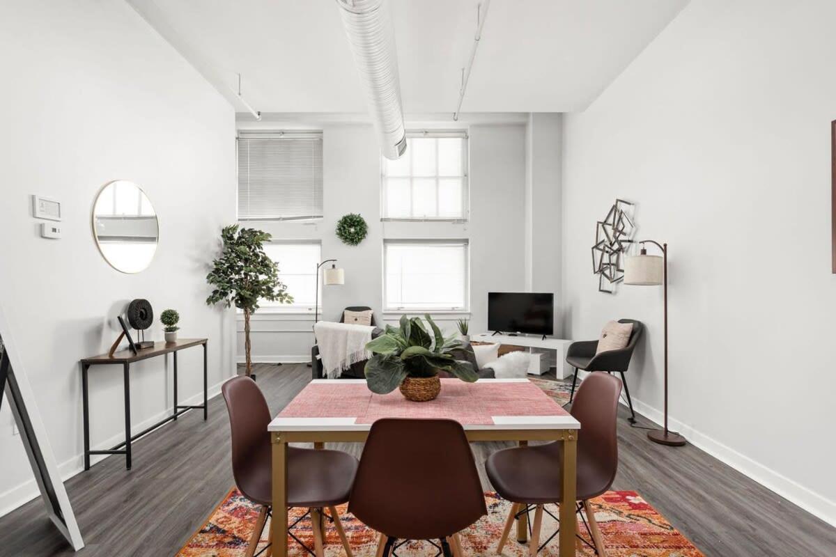 Modern Downtown 2br 2ba By Cozysuites