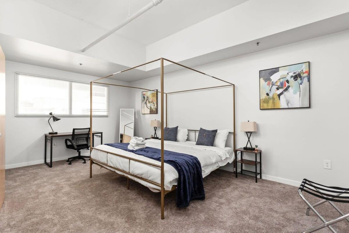 Modern Downtown 2br 2ba By Cozysuites *
