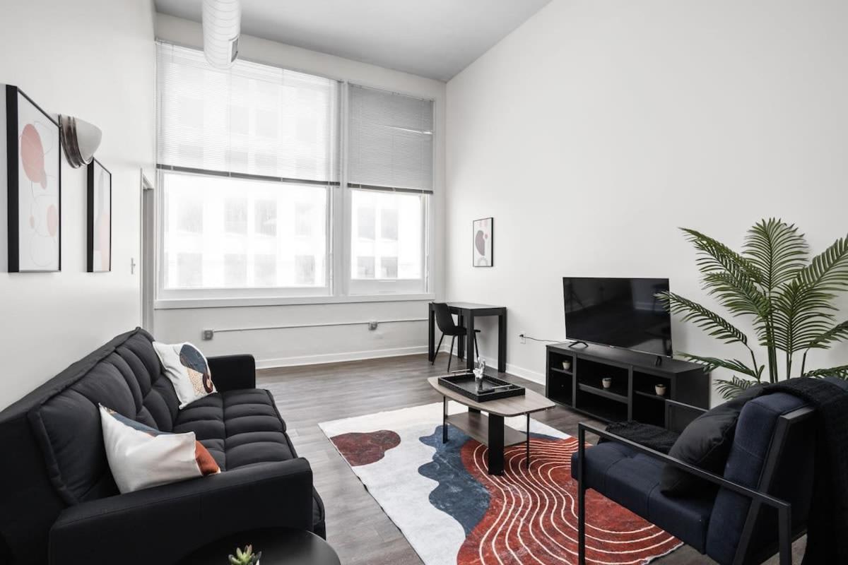 Bold 2br 2ba In The Block By Cozysuites Indianapolis