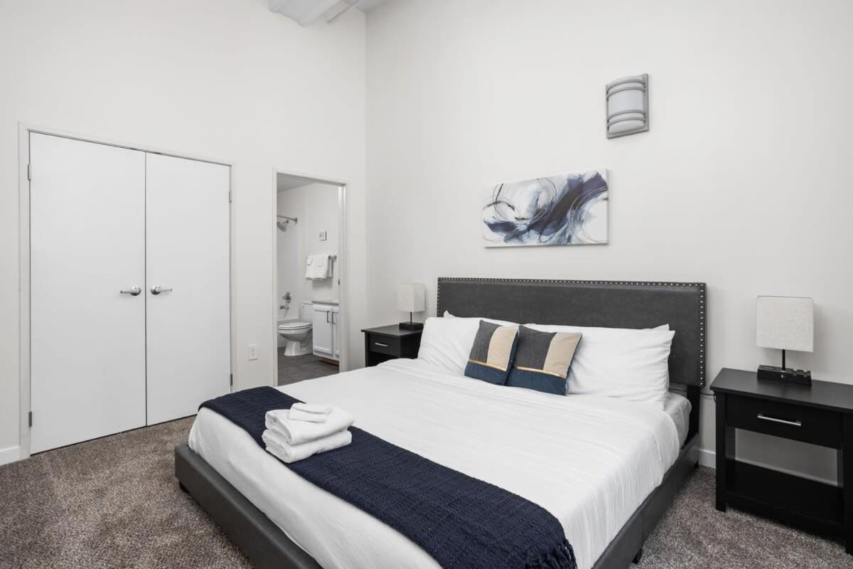 Bold 2br 2ba In The Block By Cozysuites Apartment *