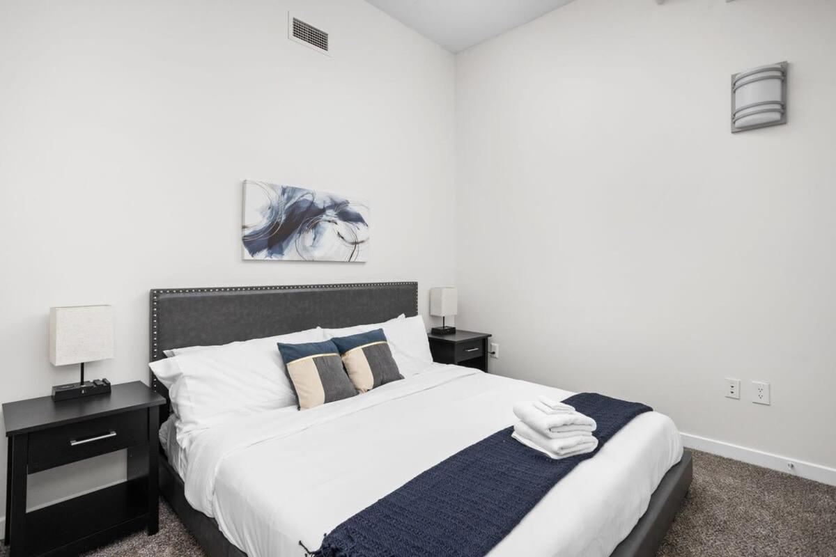 Bold 2br 2ba In The Block By Cozysuites *