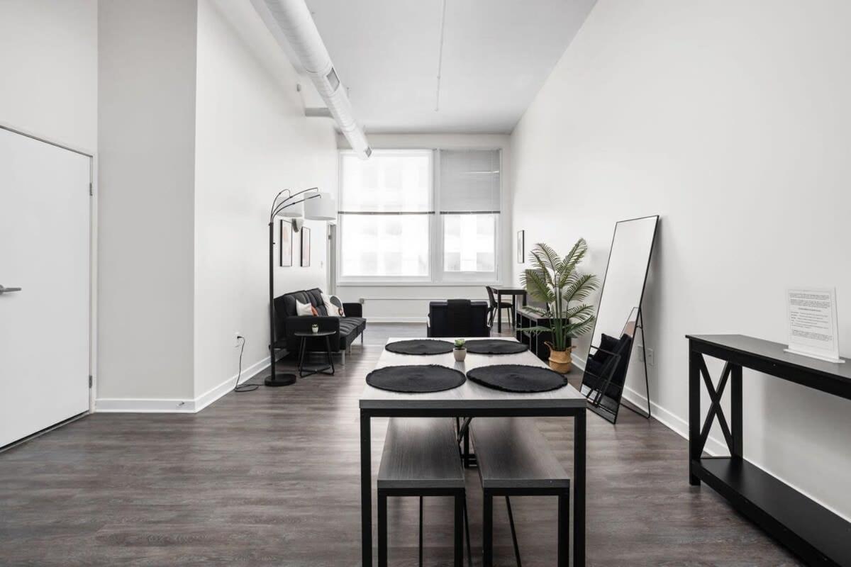 Apartment Bold 2br 2ba In The Block By Cozysuites Indianapolis