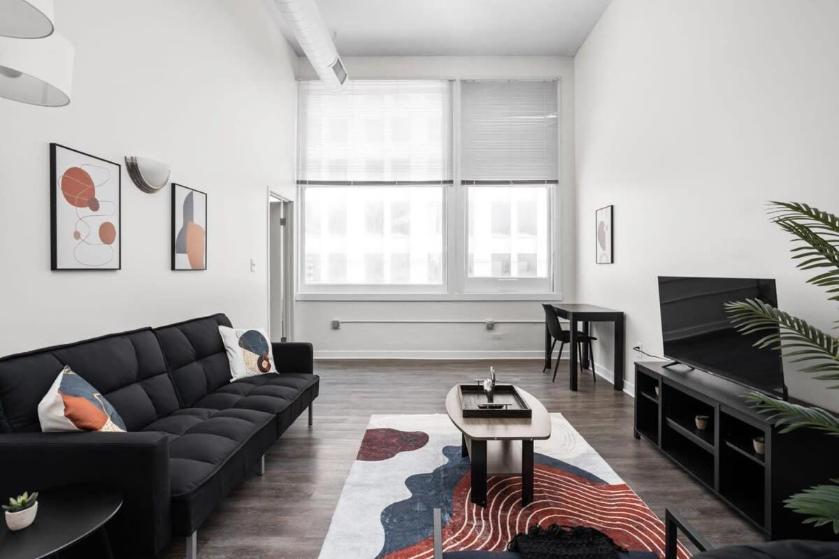 Bold 2br 2ba In The Block By Cozysuites Apartment Indianapolis
