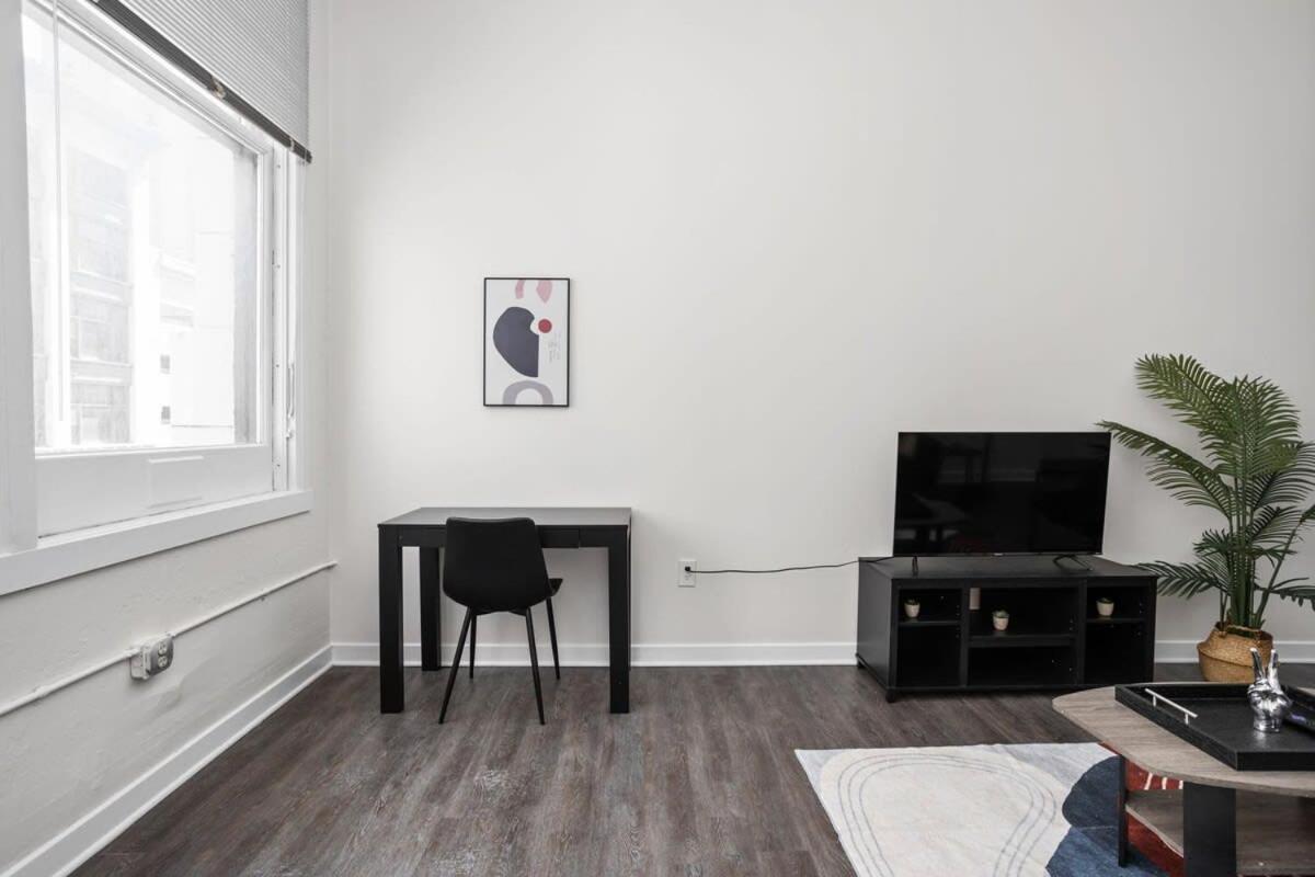 Apartment Bold 2br 2ba In The Block By Cozysuites