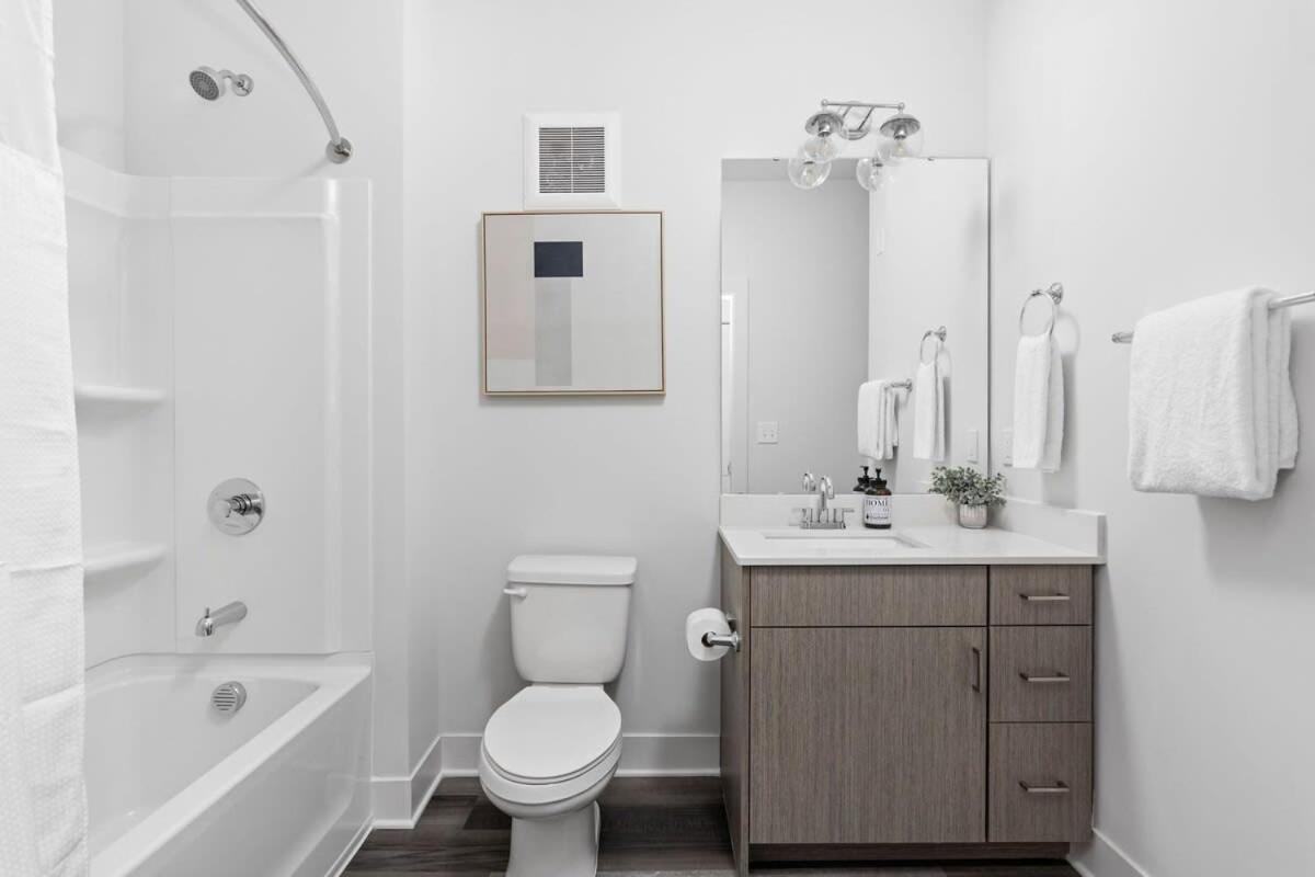 Modern Cozysuites Apartment
