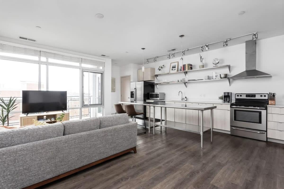 Cozysuites L Lavish 1br, Bottleworks Indy #4 Apartment