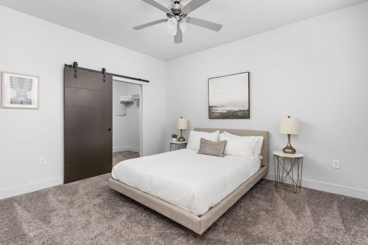 Apartment Cozysuites 1br Modern Near The Fashion Mall