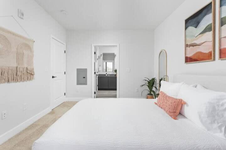 Apartment Cozysuites Stylish 2br At Meridian Kessler