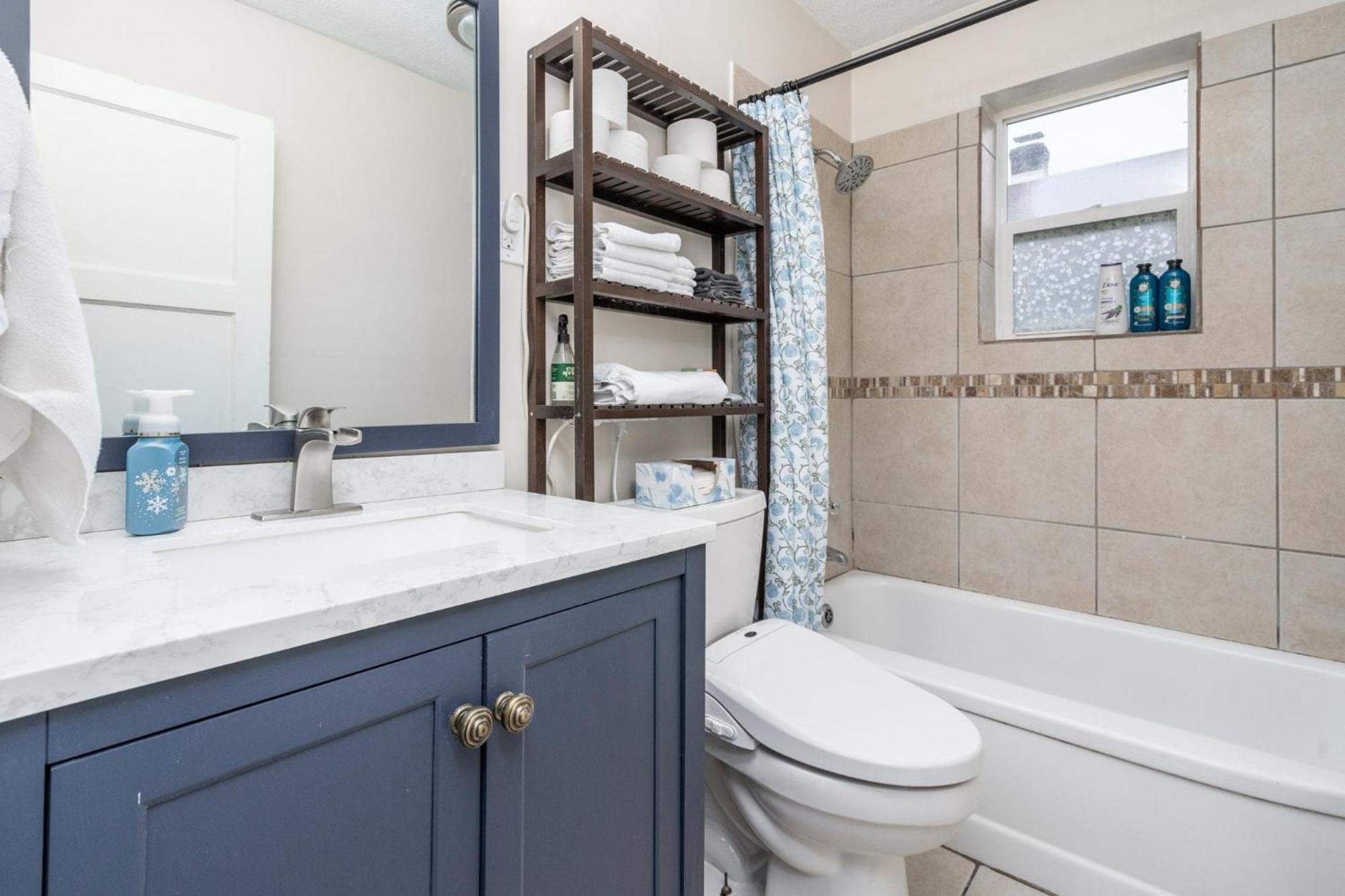 Holiday home Charm Hideout 2bdr And Basement