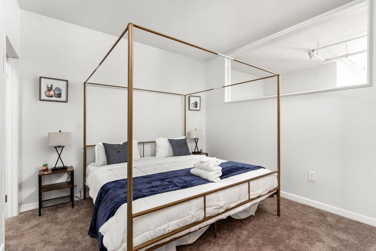 Modern Downtown 2br 2ba By Cozysuites *