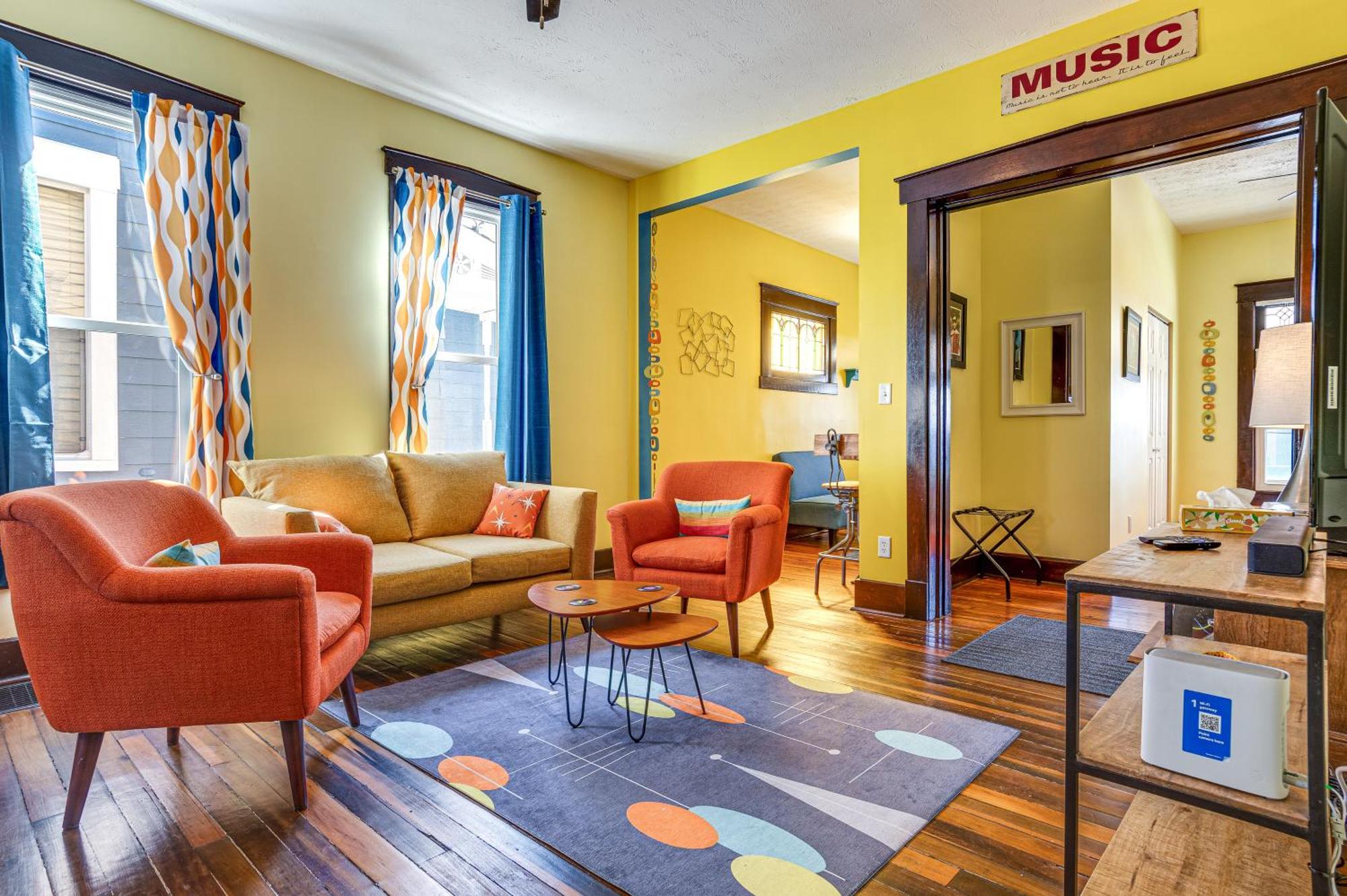 Retro-inspired Indy Walk To Fountain Square! Holiday home *