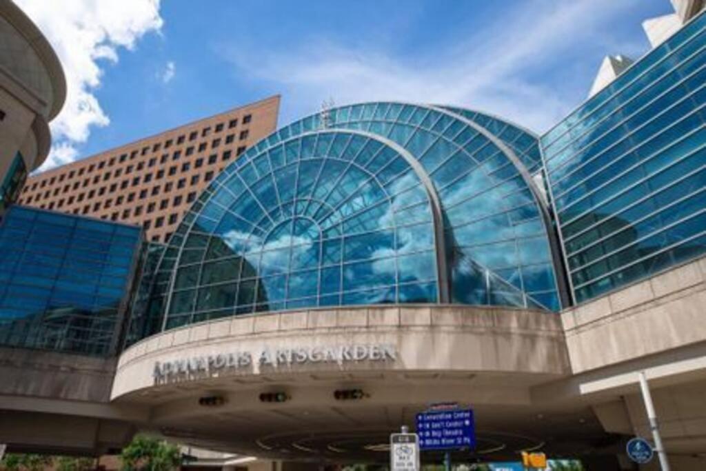Apartment Free Parking! Downtown Lucas Oil- Conv Center Skywalk #4 *