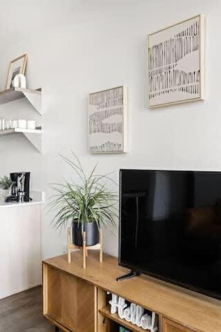 Apartment 1br Cozysuites At Bottleworks Indy Unit #5
