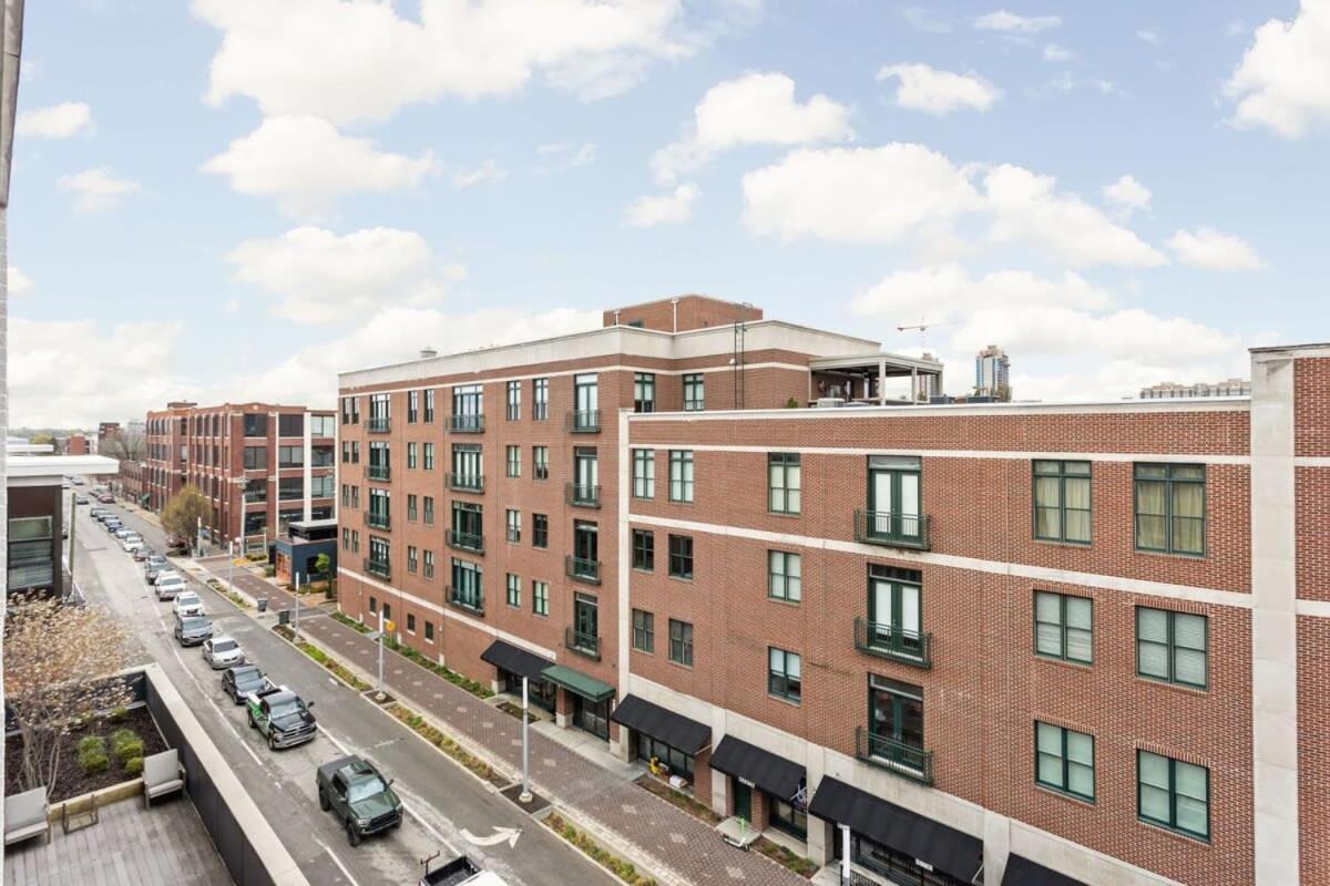 Cozysuites L Lavish 1br, Bottleworks Indy #4 Apartment