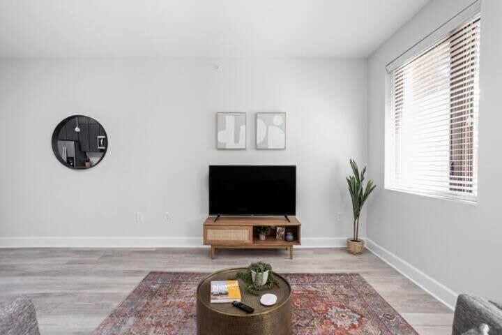 Cozysuites Upscale Modern 2br Broad Ripple Apartment