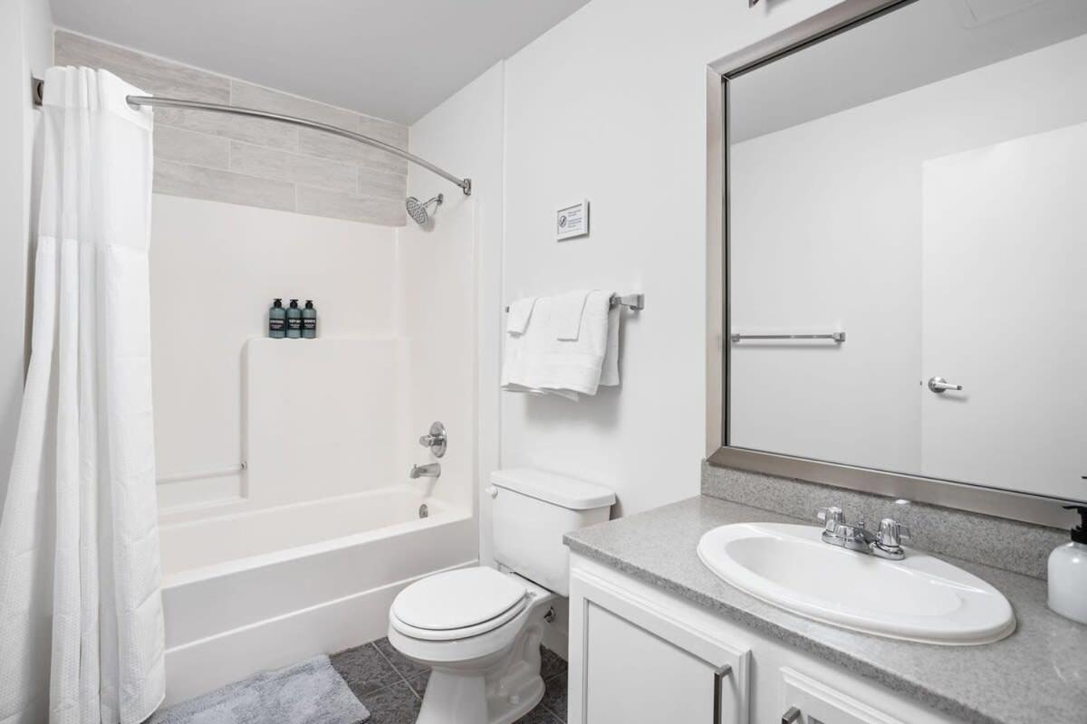 Bold 2br 2ba In The Block By Cozysuites Apartment Indianapolis