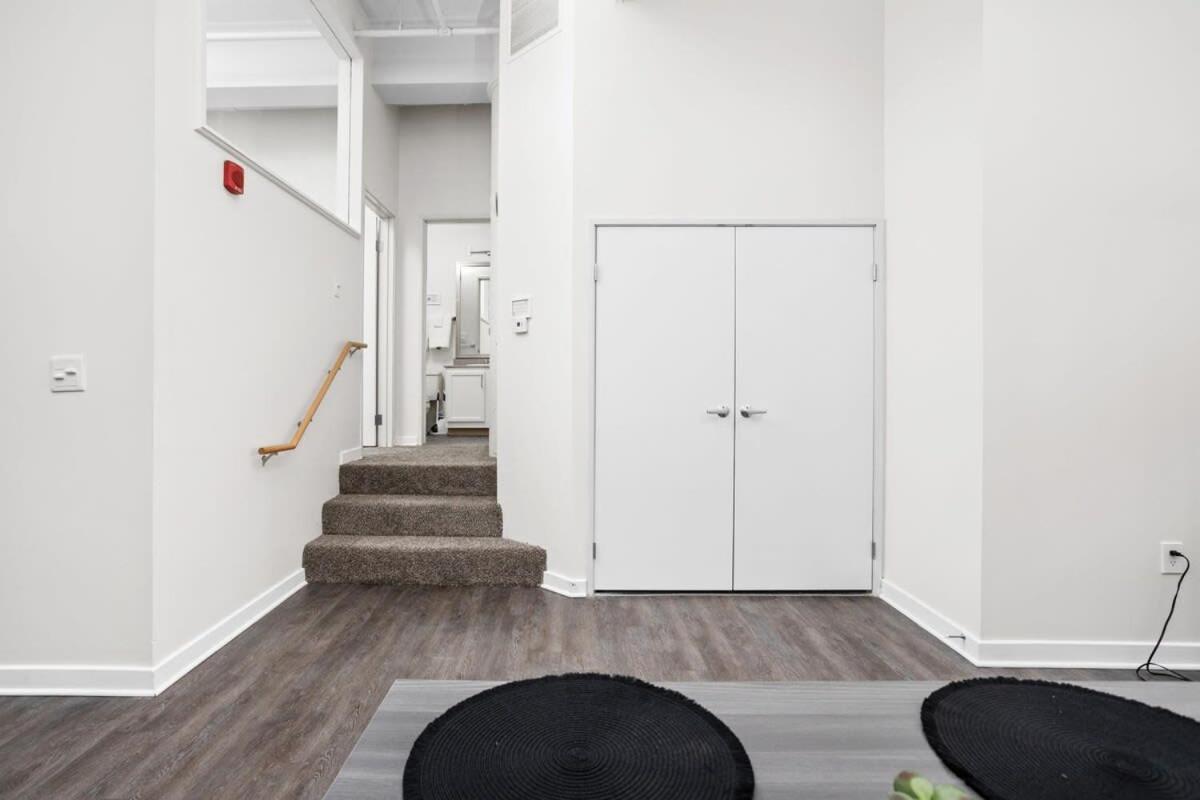 Bold 2br 2ba In The Block By Cozysuites * Indianapolis
