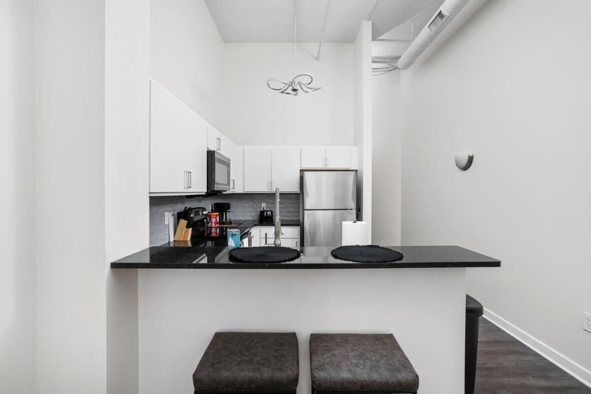 Apartment Bold 2br 2ba In The Block By Cozysuites *