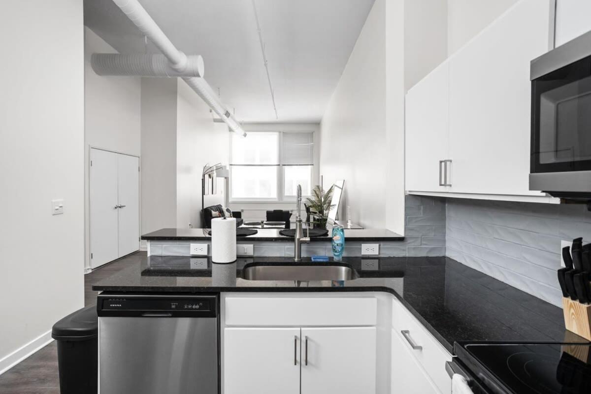 Apartment Bold 2br 2ba In The Block By Cozysuites Indianapolis