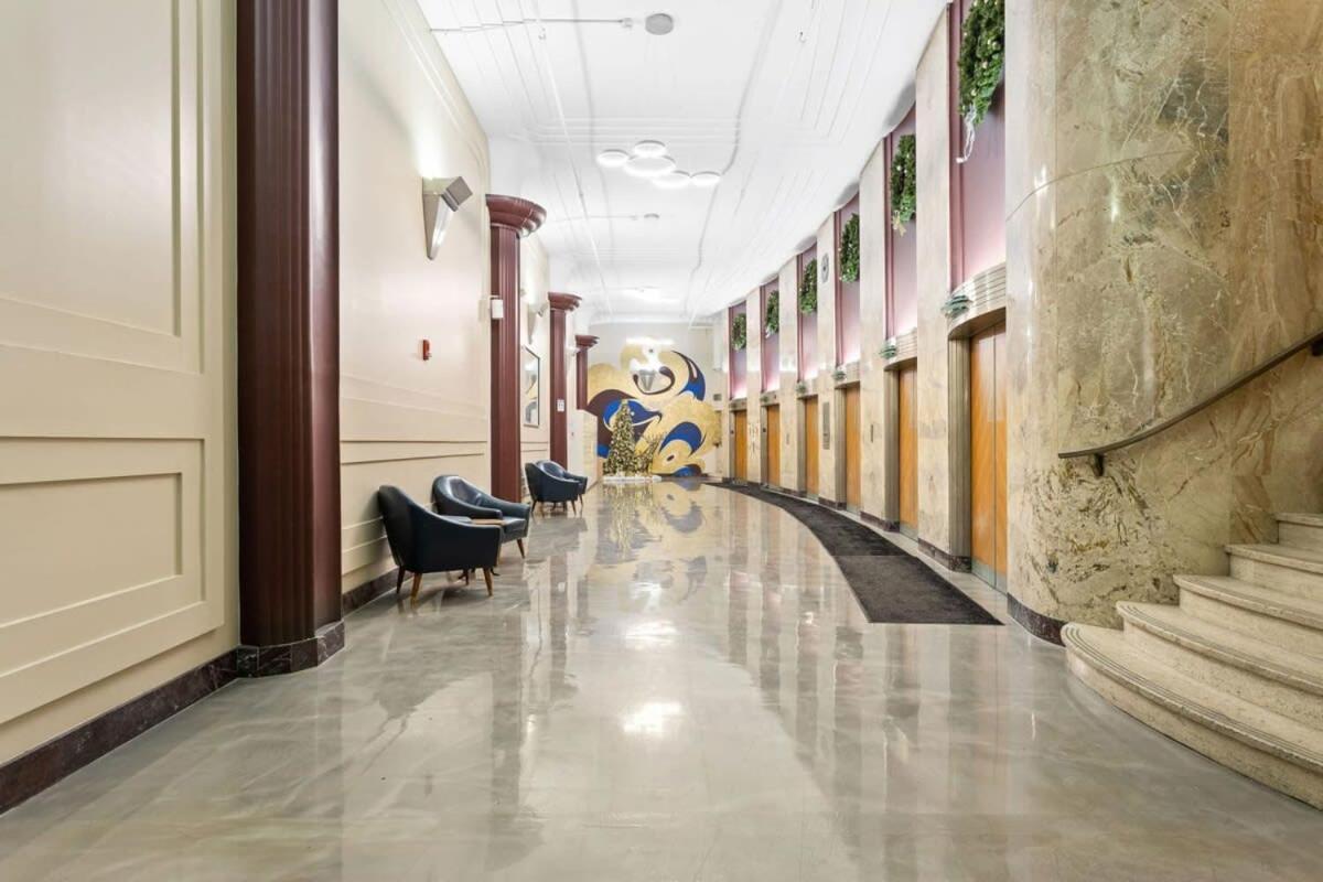 Bold 2br 2ba In The Block By Cozysuites Apartment Indianapolis
