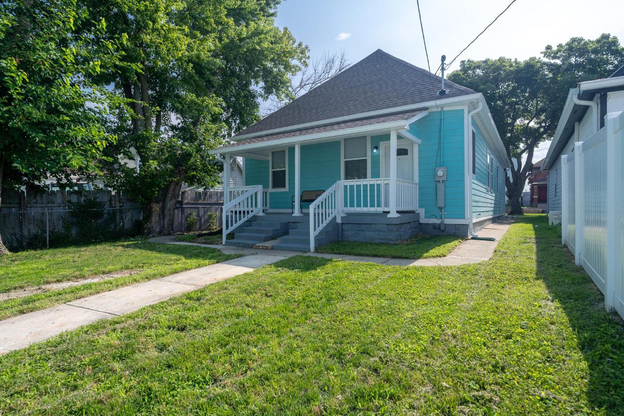 Charming Home~5 Min To Lucas Oil *