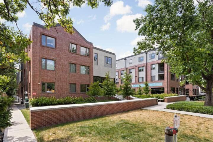 Cozysuites Upscale Modern 2br Broad Ripple Apartment