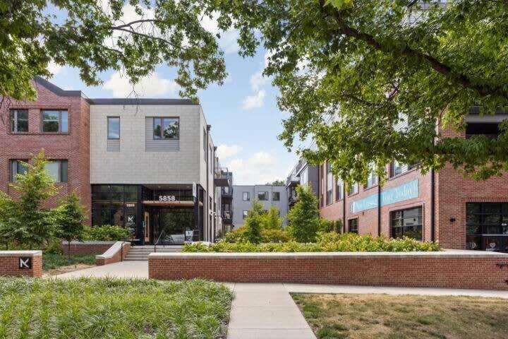 Cozysuites Upscale Modern 2br Broad Ripple *