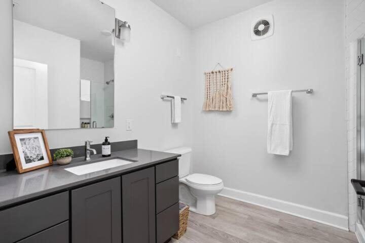 Cozysuites Upscale Modern 2br Broad Ripple Apartment