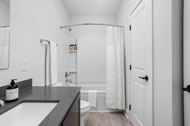 Apartment Cozysuites Upscale Modern 2br Broad Ripple