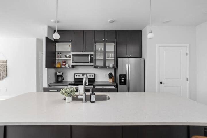 Cozysuites Upscale Modern 2br Broad Ripple Apartment