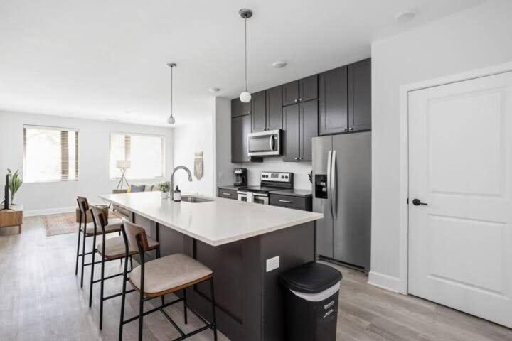 Cozysuites Upscale Modern 2br Broad Ripple *