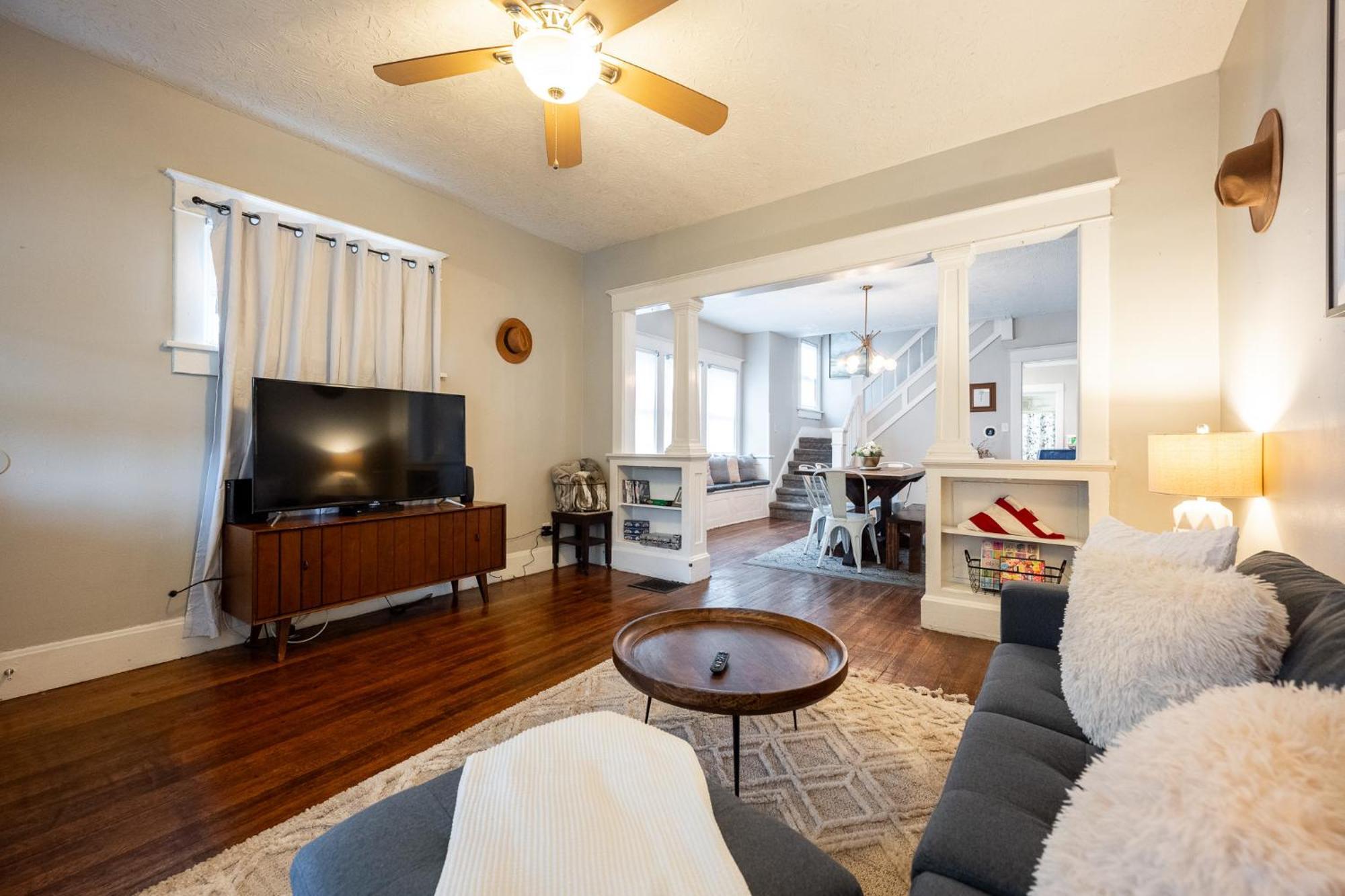 5 Min Fountain Square - Cozy Bates-hendricks Holiday home *