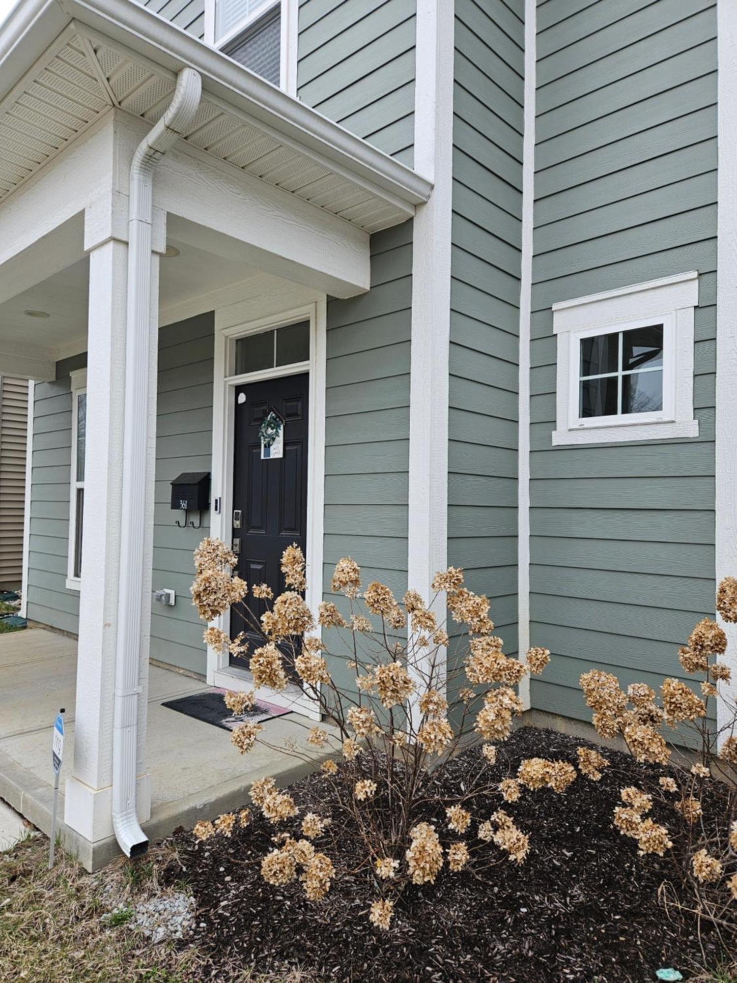Beautiful Lillies Place - Brand New Near Downtown