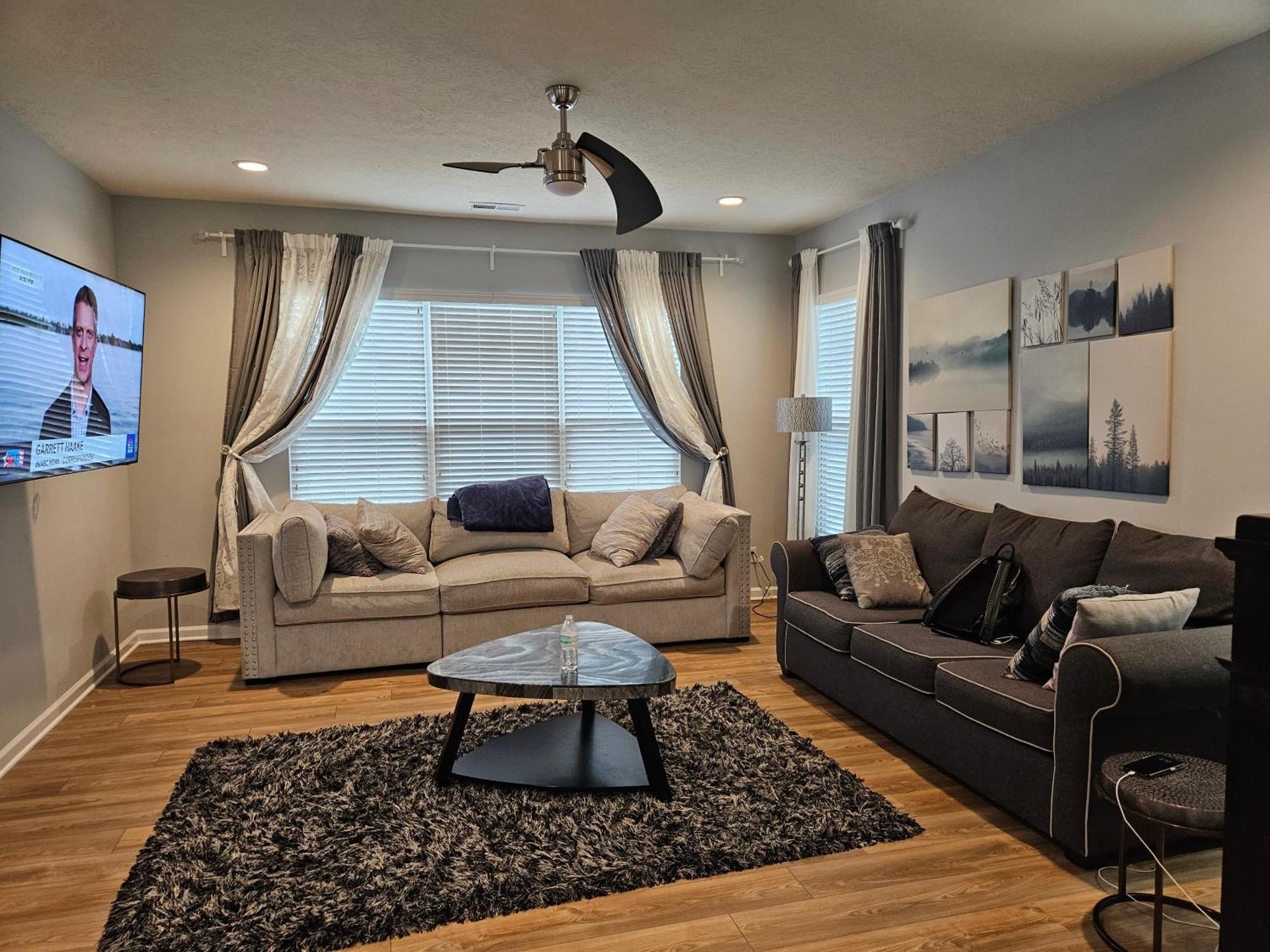 Beautiful Lillies Place - Brand New Near Downtown Holiday home