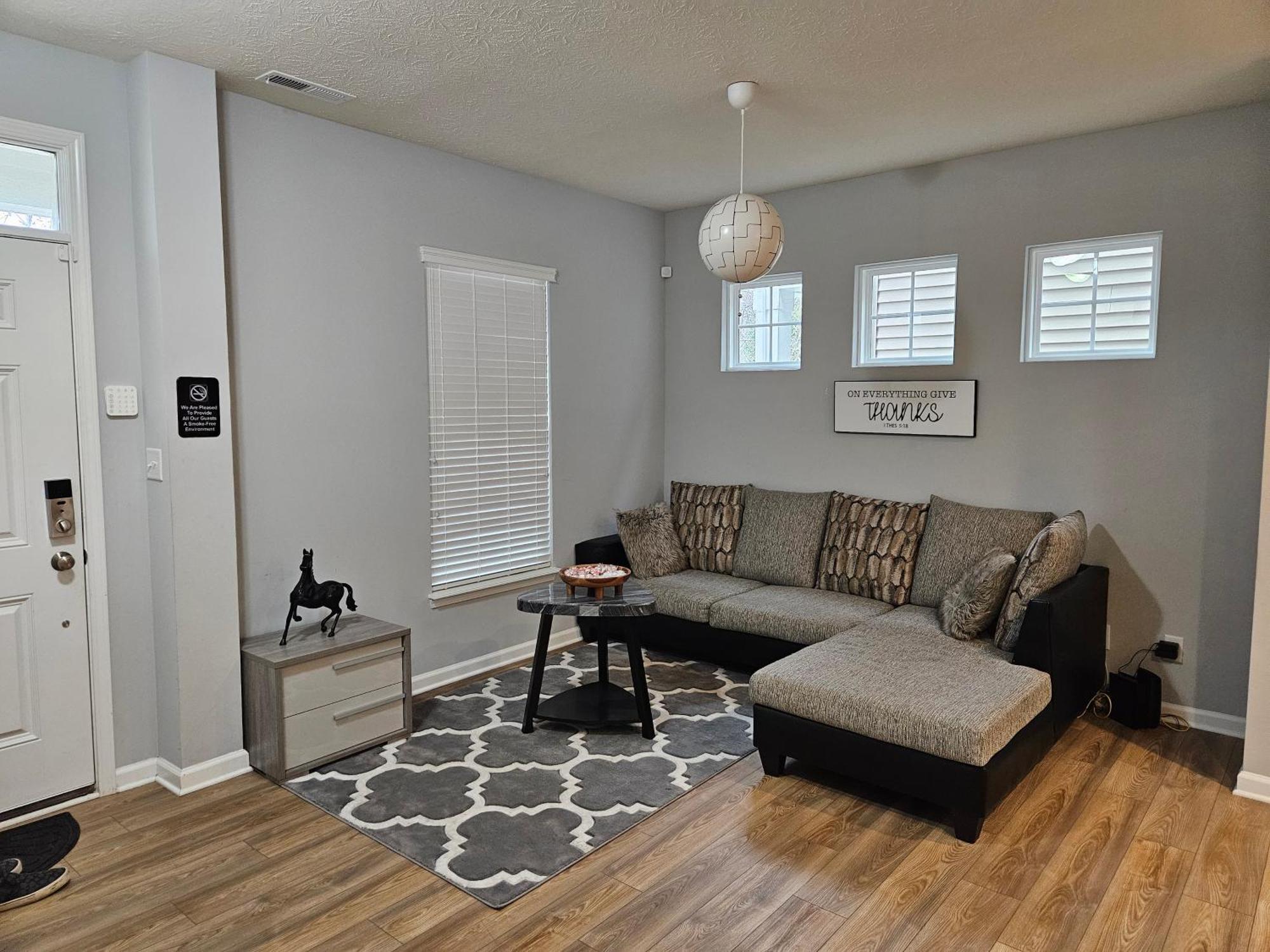Holiday home Beautiful Lillies Place - Brand New Near Downtown *