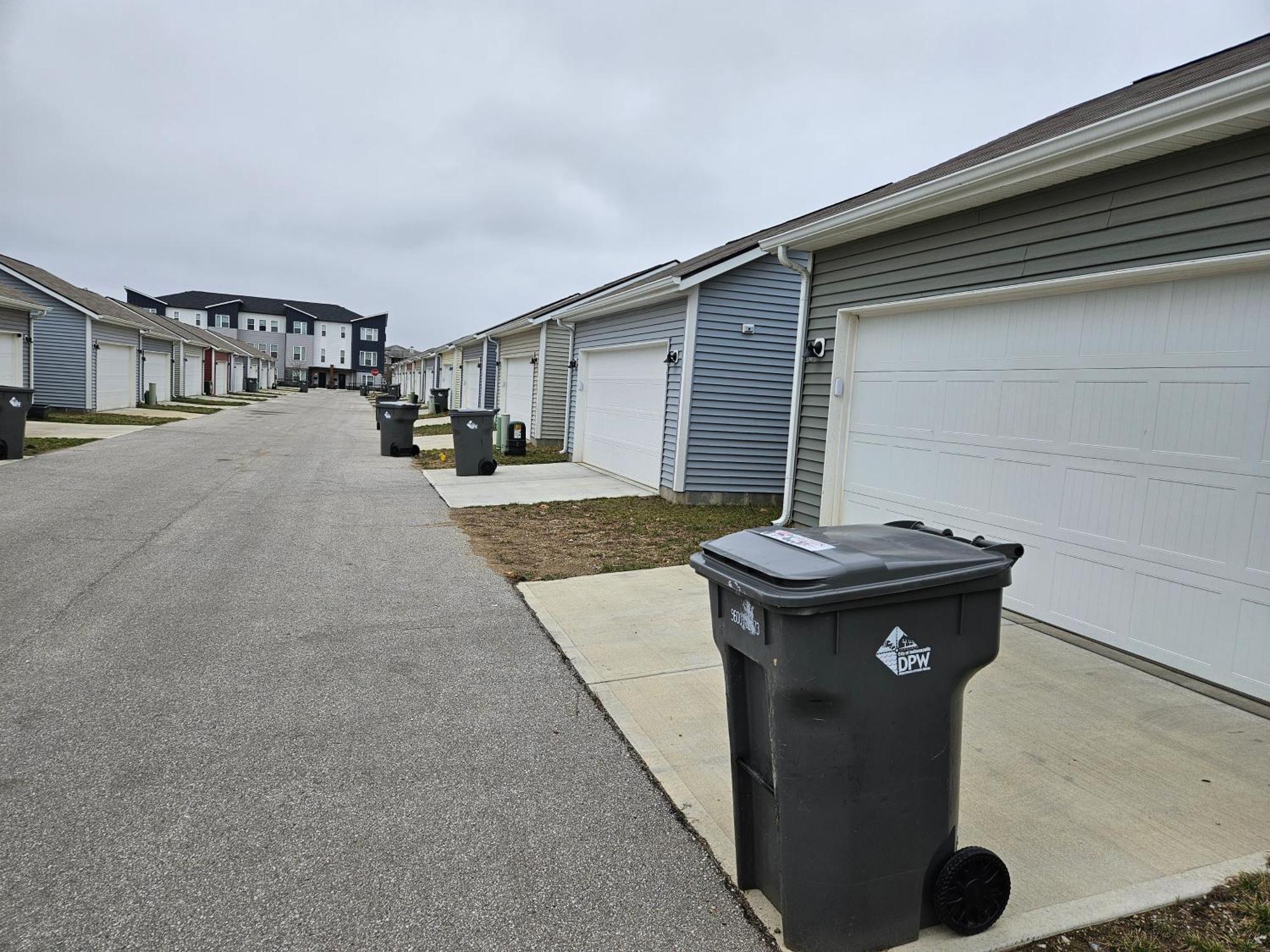 Beautiful Lillies Place - Brand New Near Downtown