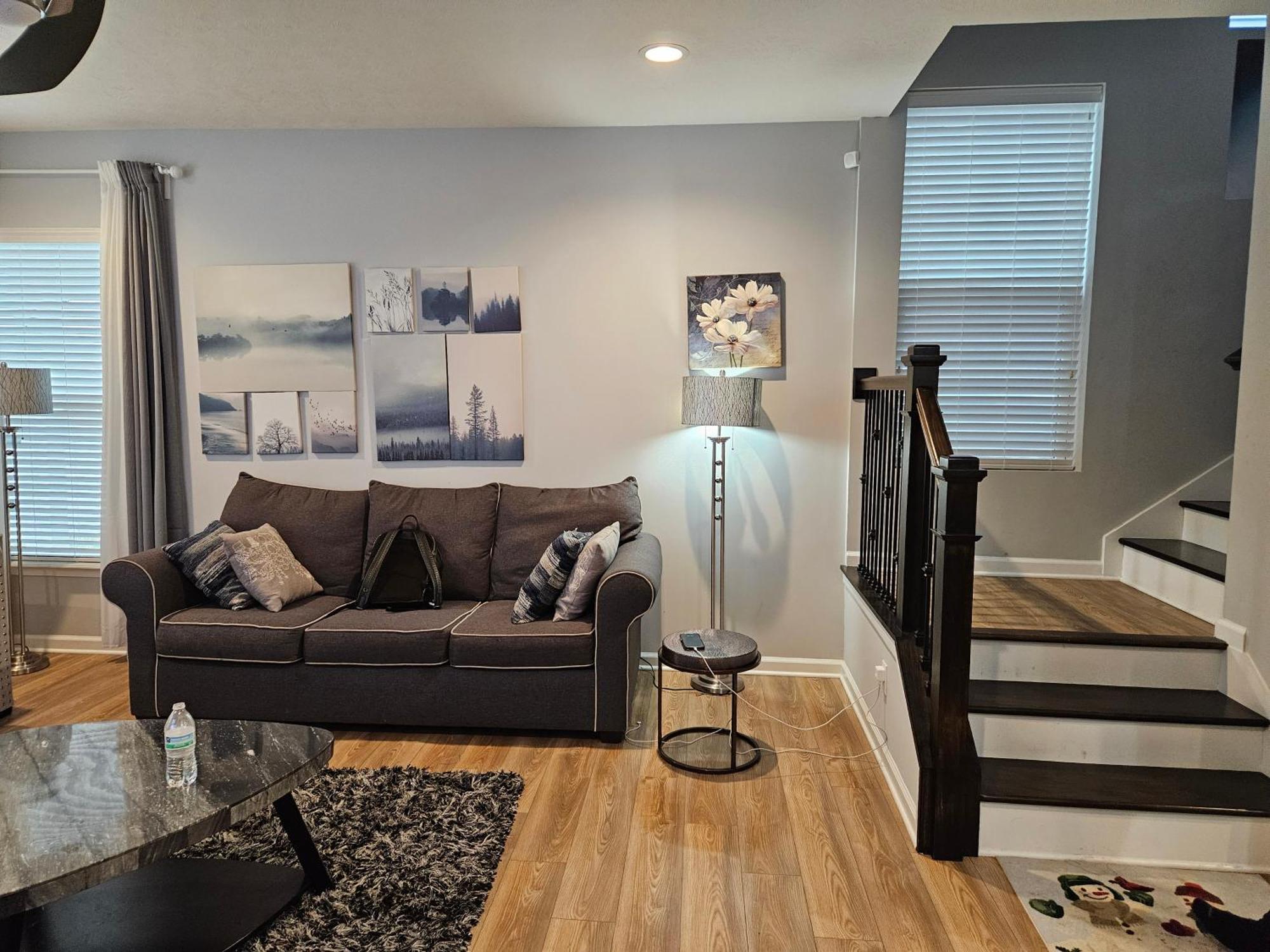 Beautiful Lillies Place - Brand New Near Downtown Holiday home Indianapolis