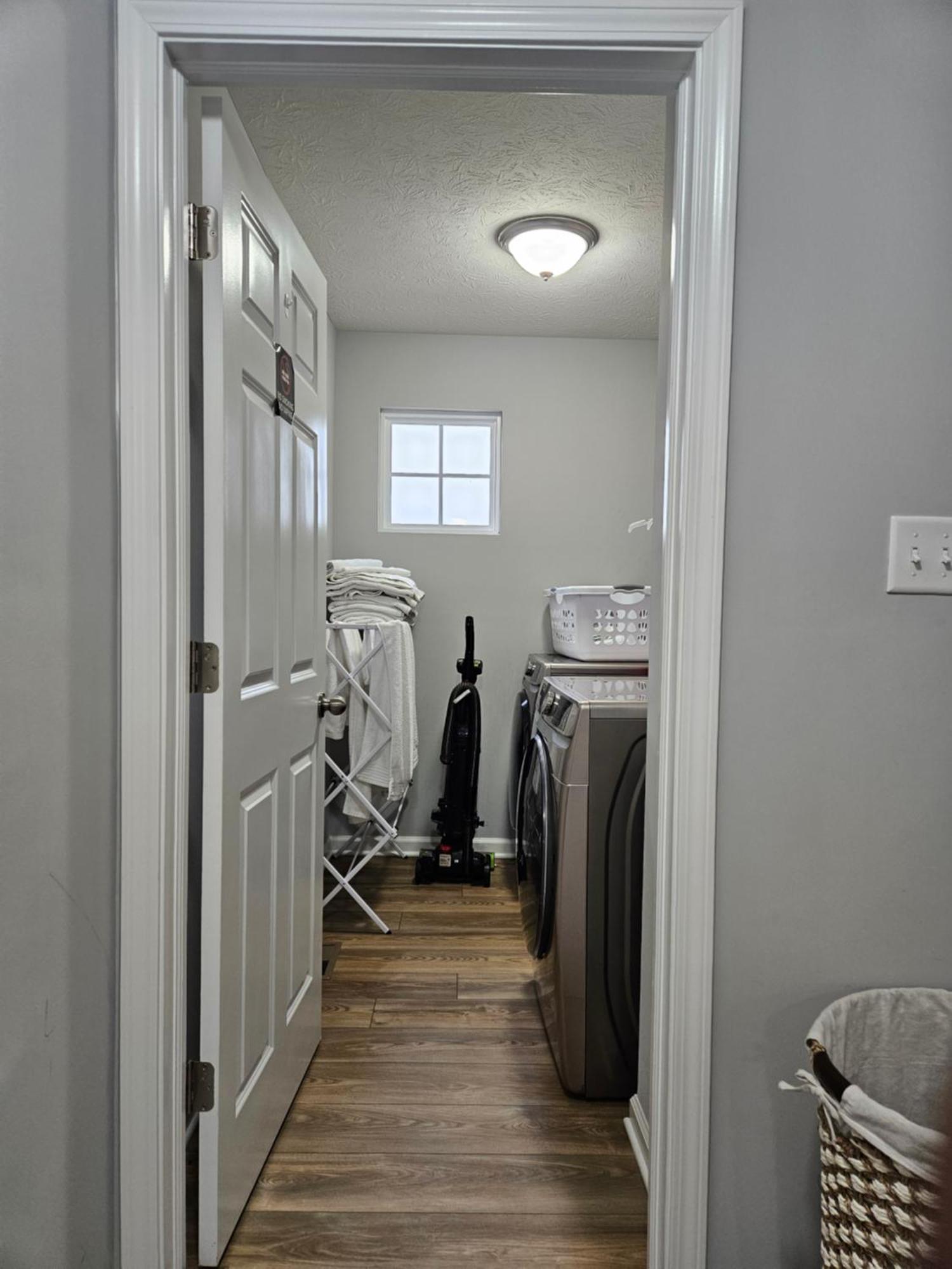 Beautiful Lillies Place - Brand New Near Downtown