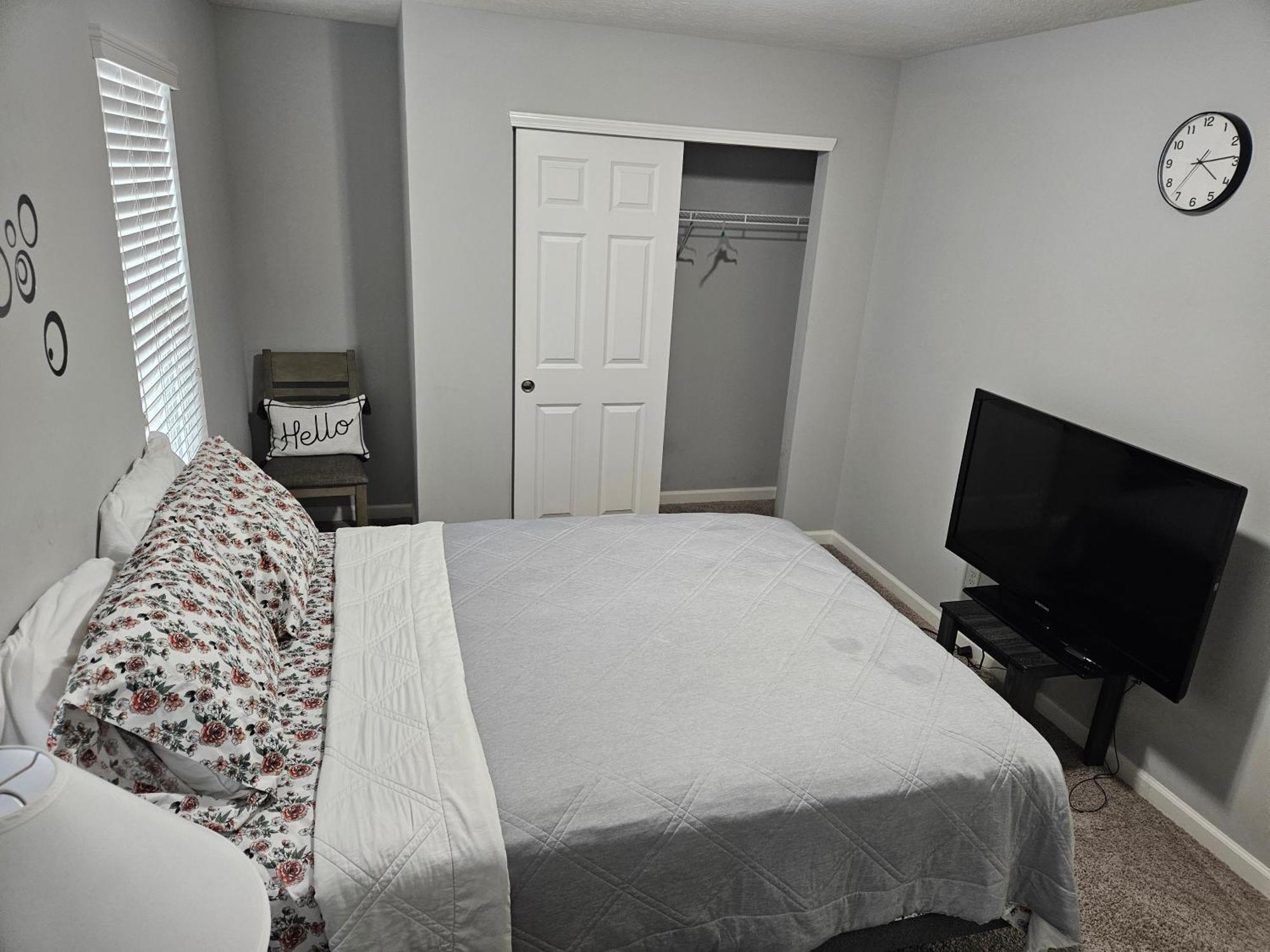 Beautiful Lillies Place - Brand New Near Downtown Holiday home *