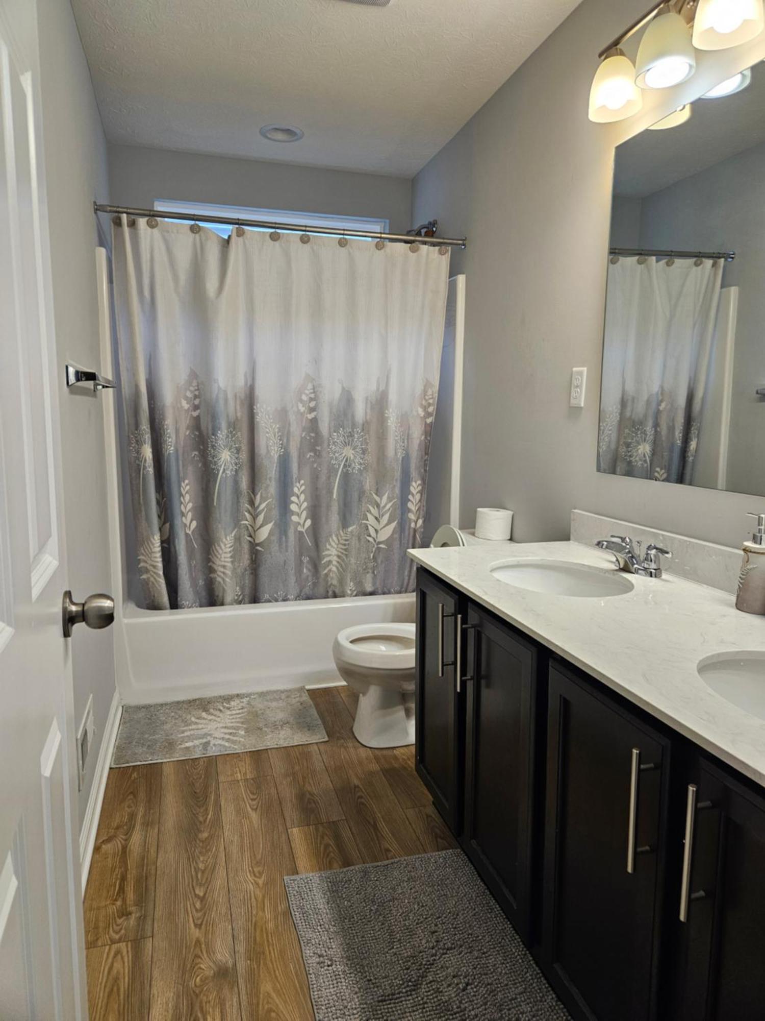 Beautiful Lillies Place - Brand New Near Downtown *