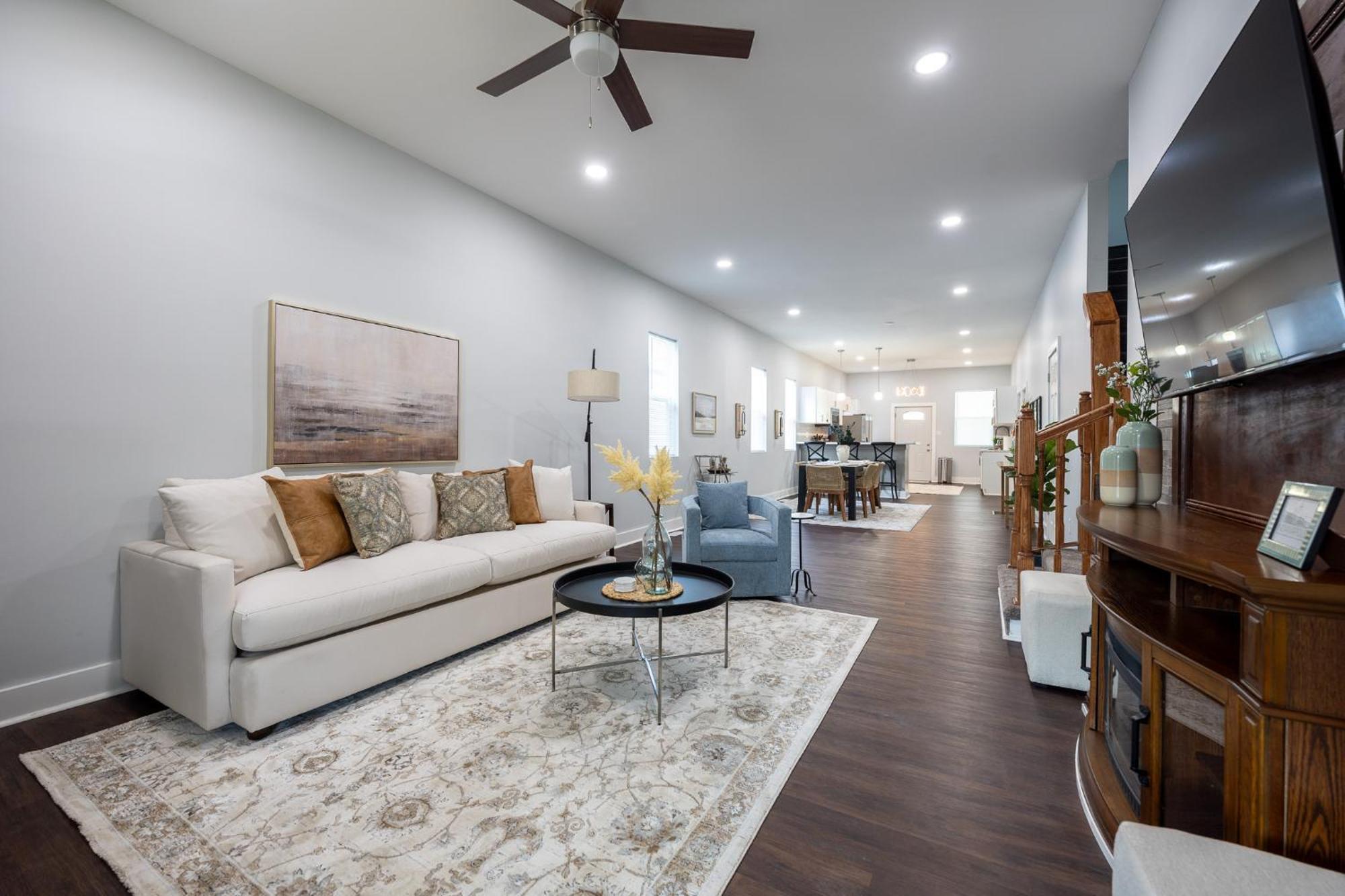 Charming Home~5 Min To Lucas Oil *