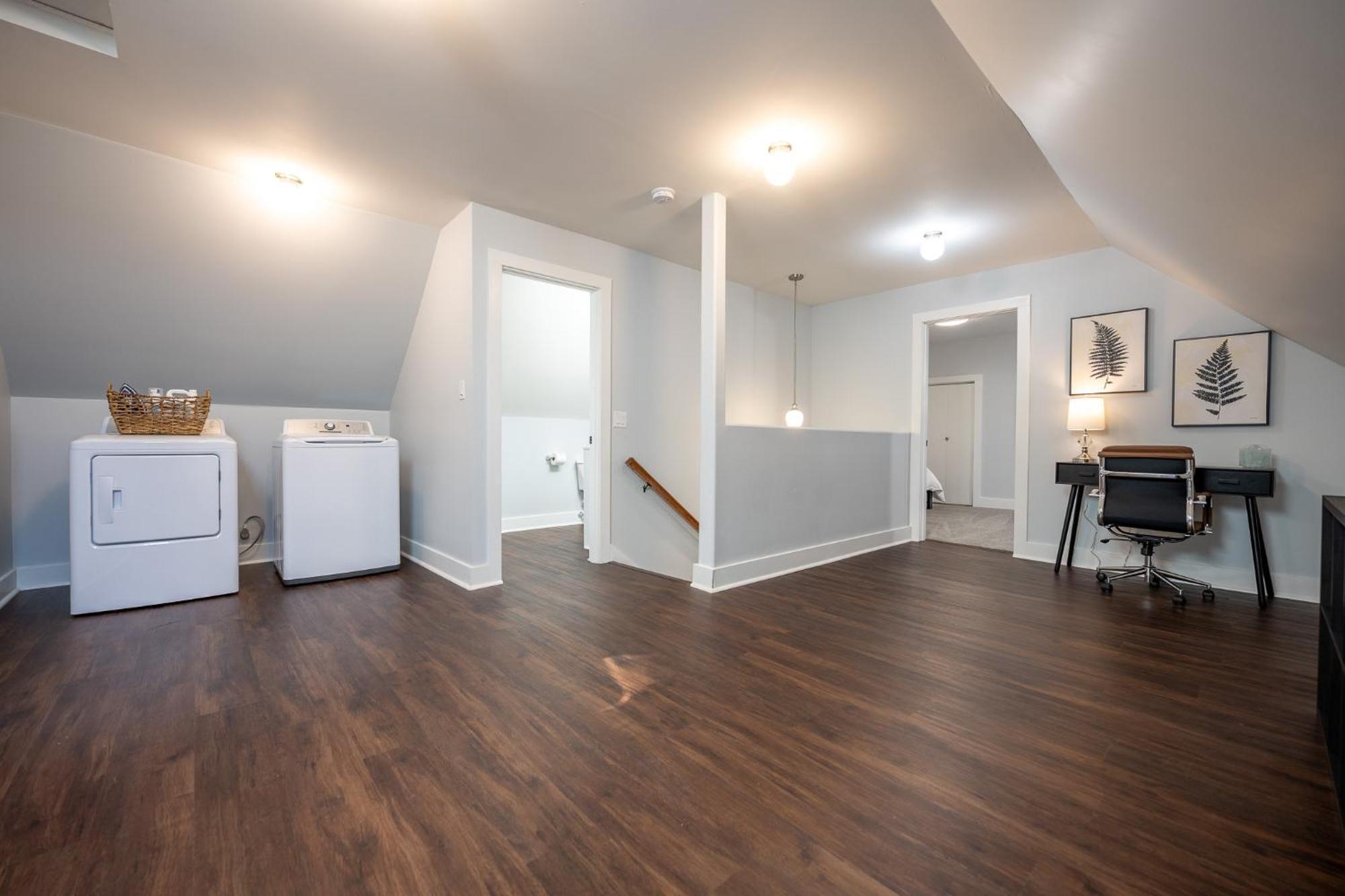 Charming Home~5 Min To Lucas Oil Holiday home