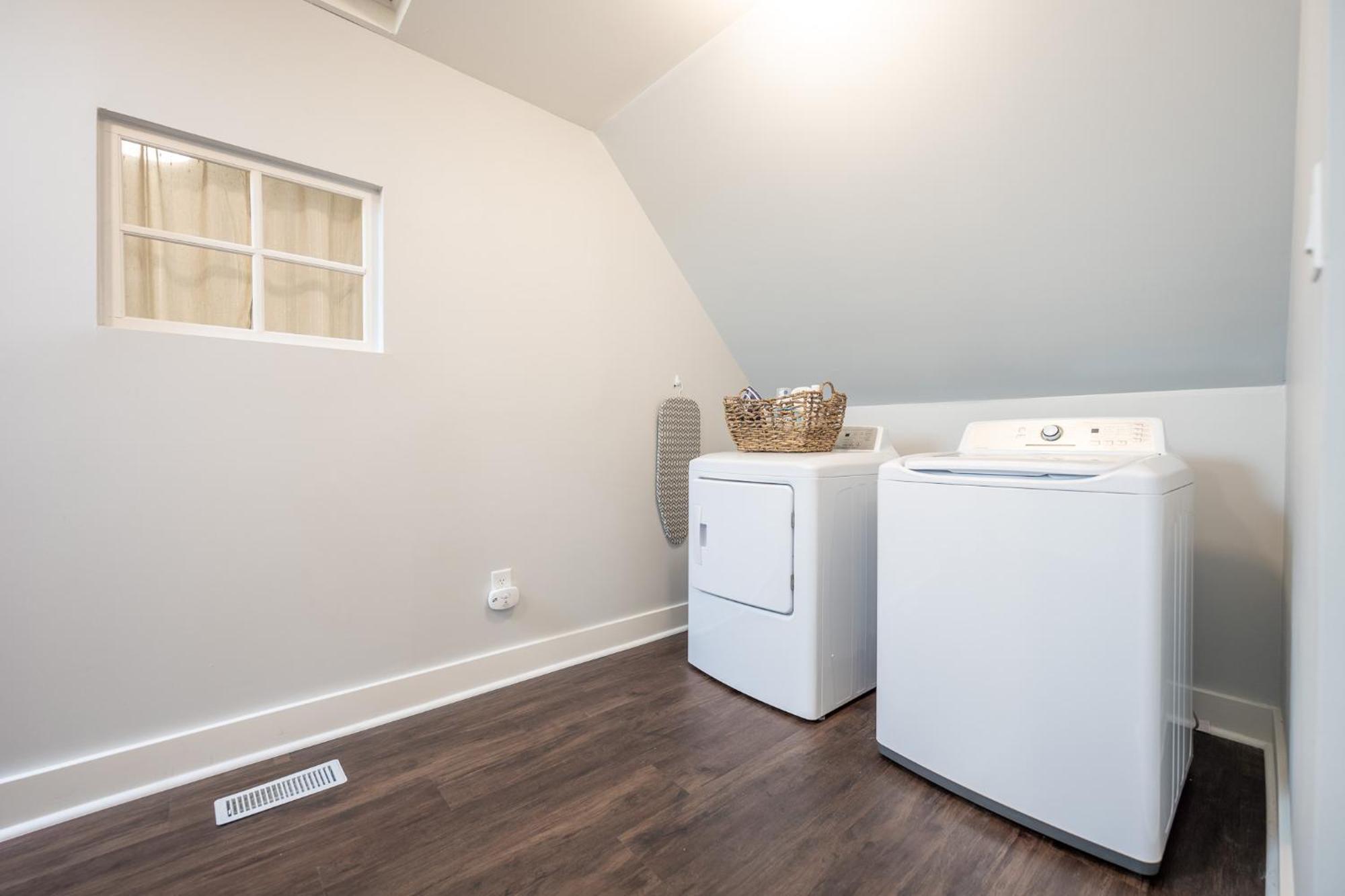 Charming Home~5 Min To Lucas Oil *