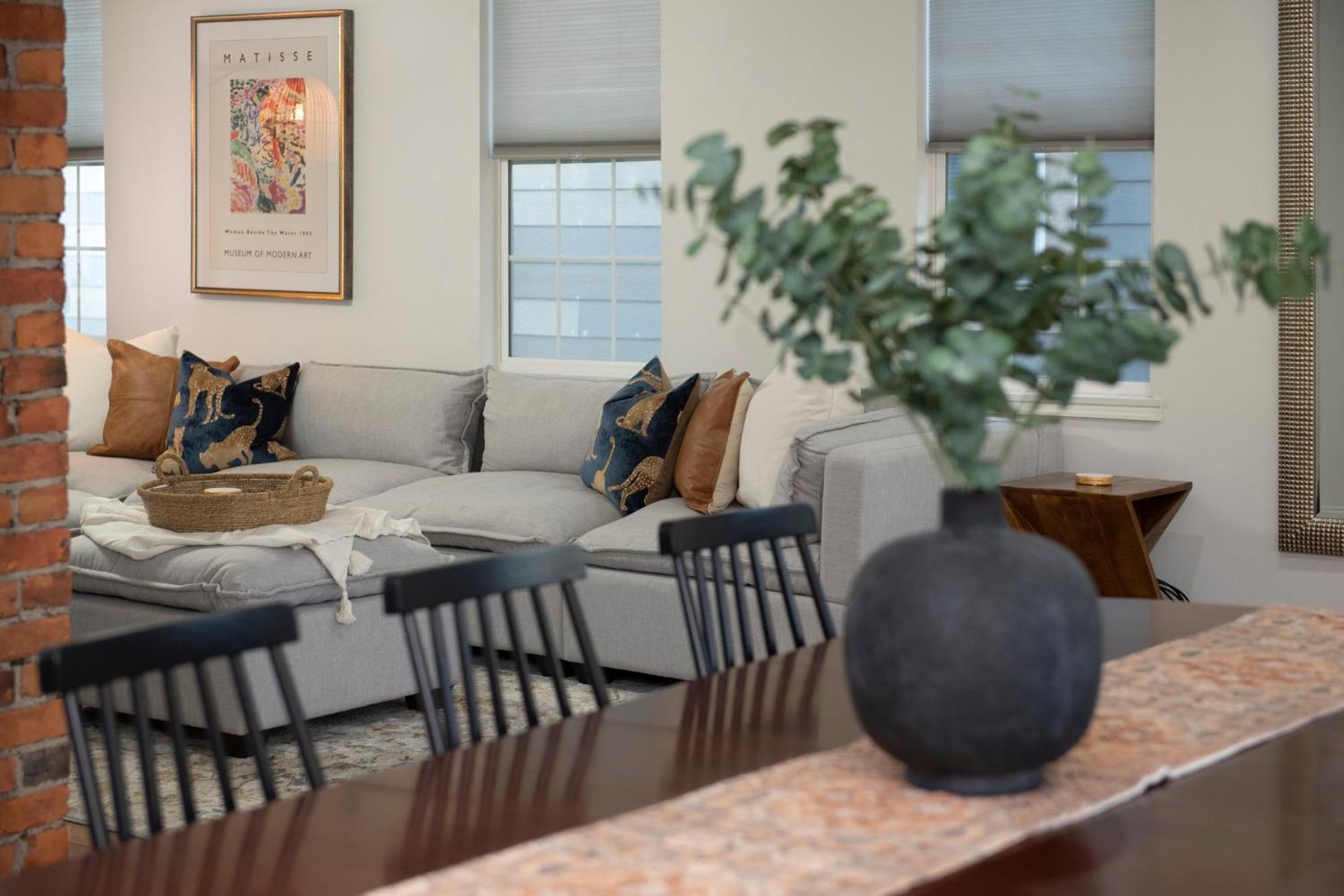 Spacious Bates-hendricks ~ 5 Min To Lucas Oil *